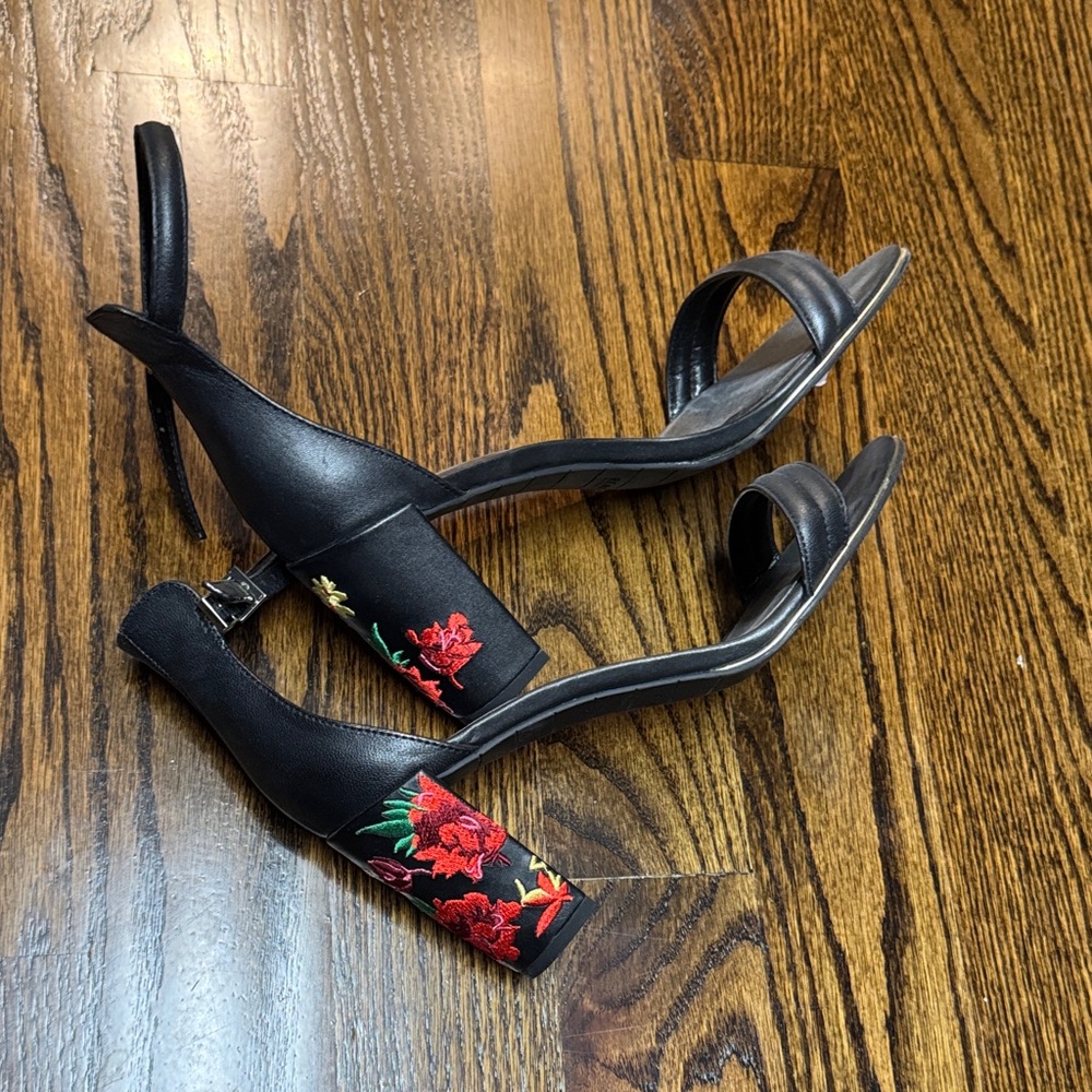 Kenneth Cole Reaction Black Heels with Red Floral Embroidery